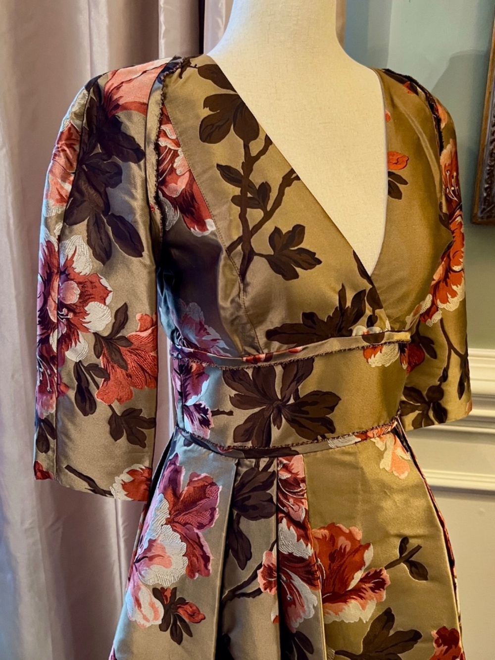NWT Burberry Floral Jacquard Pleated Skirt V-Neck Cocktail Party Dress 40 or 6 - Picture 7 of 13